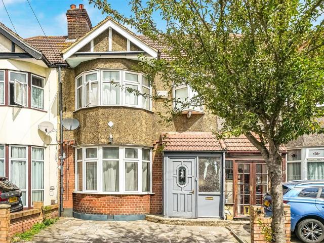 House for sale in Loxford, Greater London