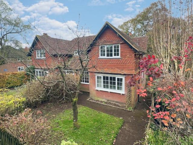 House for sale in Fole, Surrey