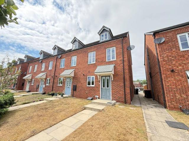 House for sale in Rossmore, Cheshire