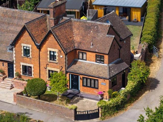 House for sale in Batchworth, Hertfordshire