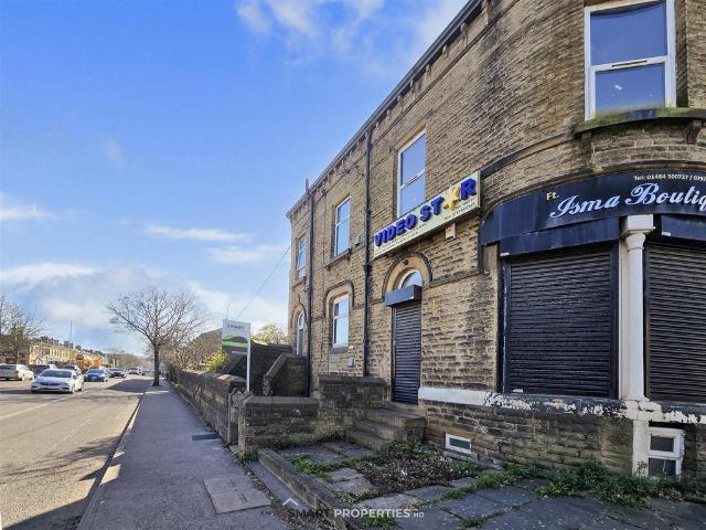 House for sale in Huddersfield, West Yorkshire