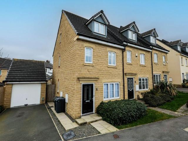 House for sale in Greengates, West Yorkshire