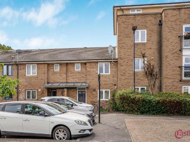 House for sale in Hackney Wick, Greater London