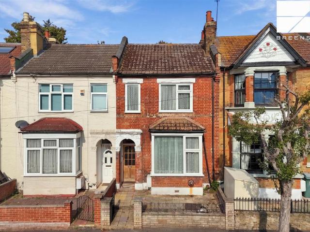 House for sale in Central Highams Park, Greater London