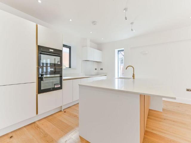 House for sale in London Borough of Croydon, Isle Of Man