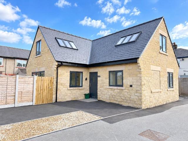 House for sale in Wash, Charlesworth