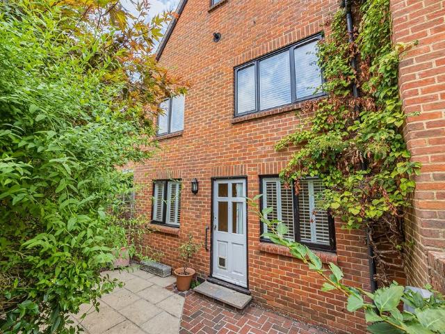 House for sale in Henley-on-Thames, Berrick Salome