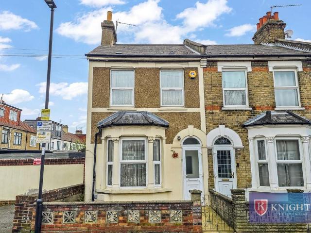 House for sale in Upper Edmonton, Greater London