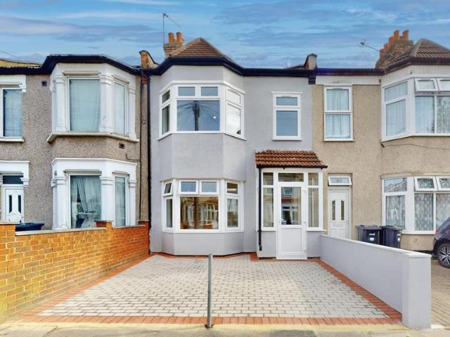 House for sale in Loxford, Seven Kings