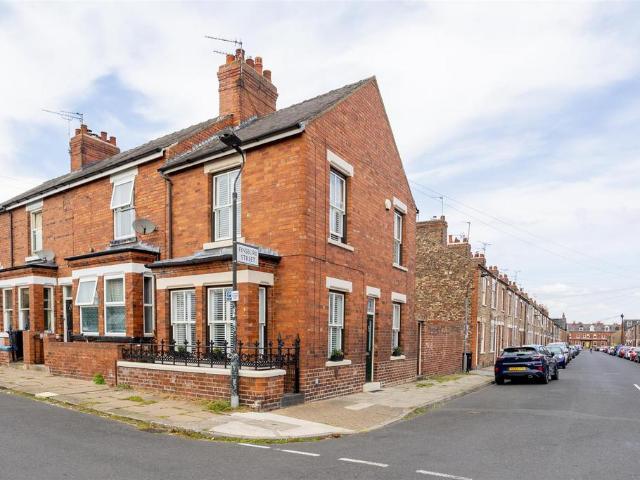 House for sale in High Field, York