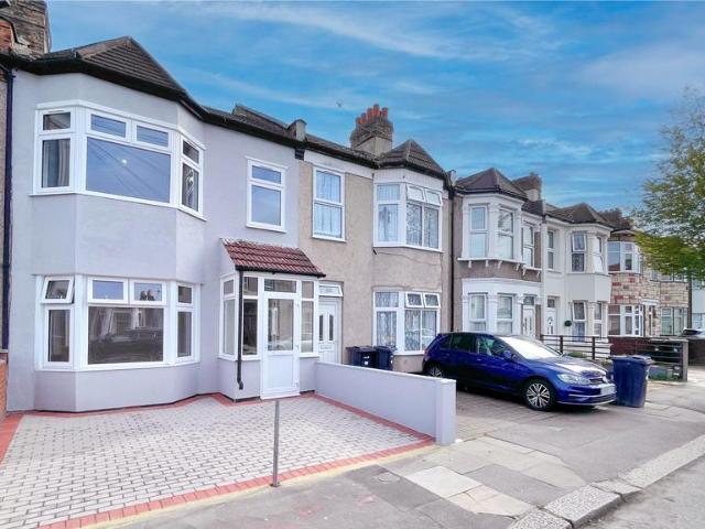 House for sale in Loxford, Seven Kings