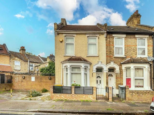 House for sale in West Ham, Greater London