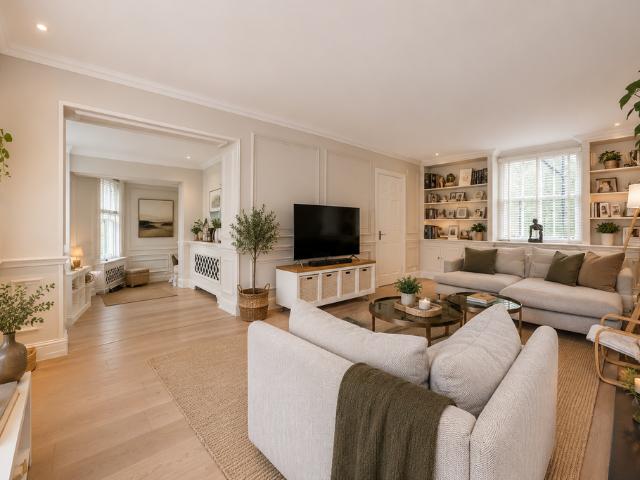 House for sale in Earl's Court, Greater London