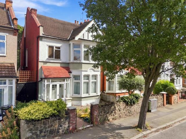 House for sale in Wanstead, Greater London