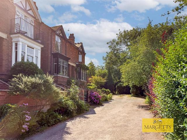 House for sale in Cliff Hill, Green Close