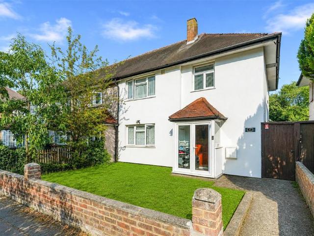 House for sale in Newbury Park, Greater London