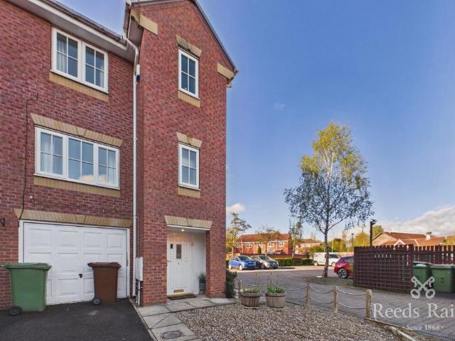 House for sale in Horbury, West Yorkshire