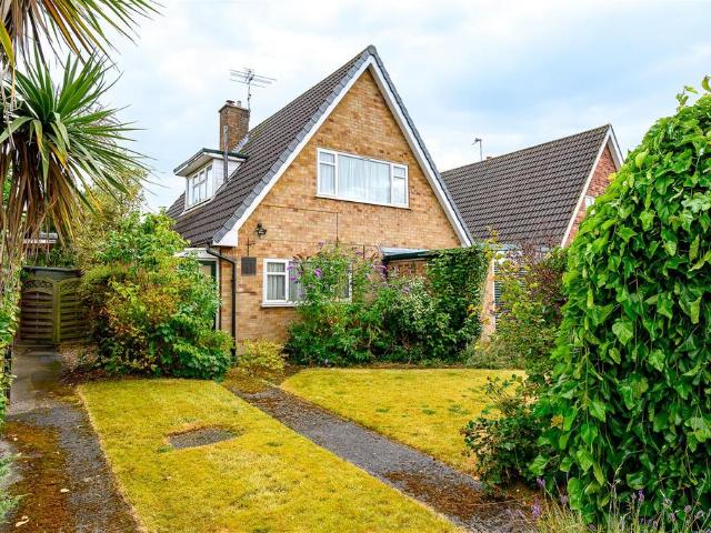 House for sale in High Field, York