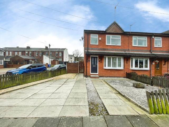 House for sale in Kirklees, Bury