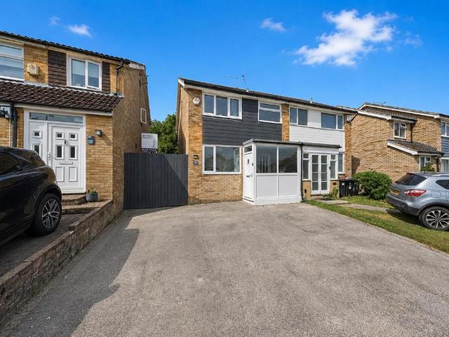House for sale in Herne and Broomfield, The Bridge
