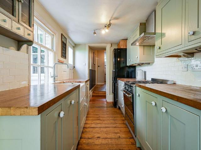 House for sale in East Greenwich, Greater London