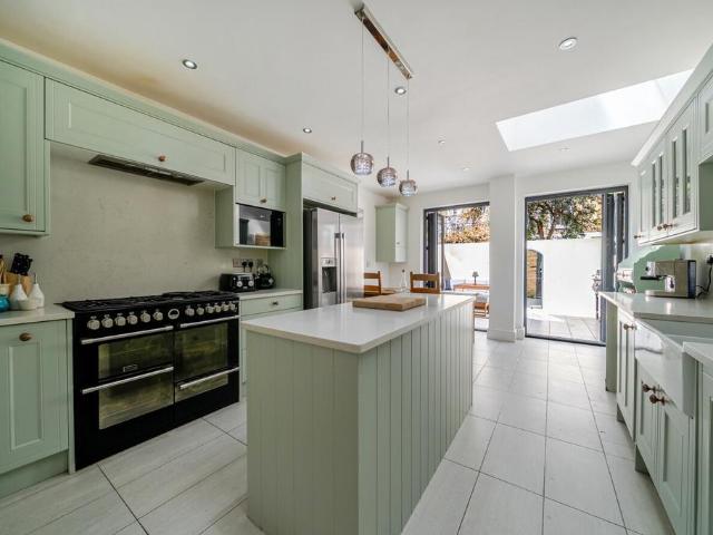 House for sale in West Kensington, Greater London