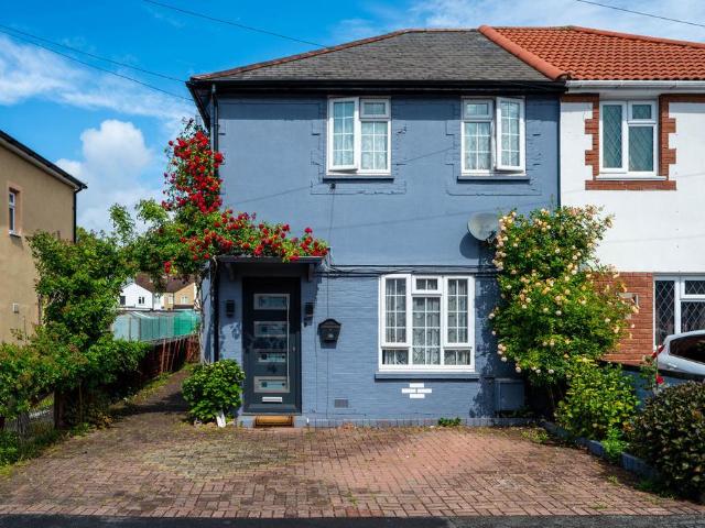 House for sale in Horsell, Woking
