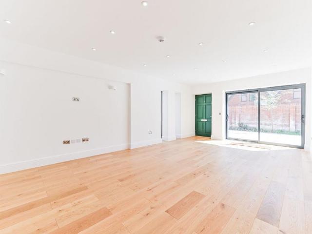 House for sale in London Borough of Croydon, Isle Of Man