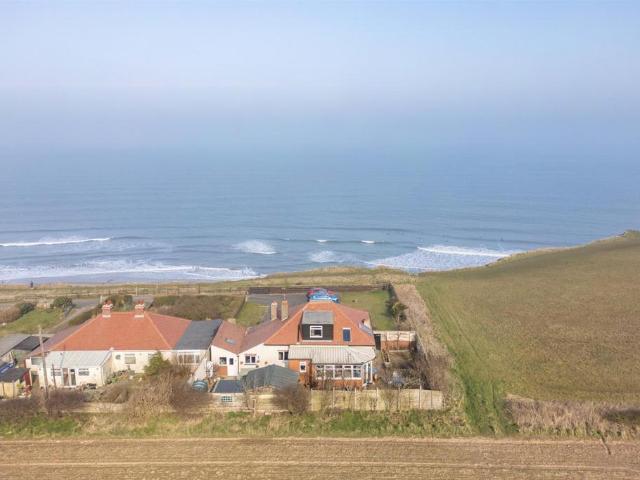 House for sale in Cayton