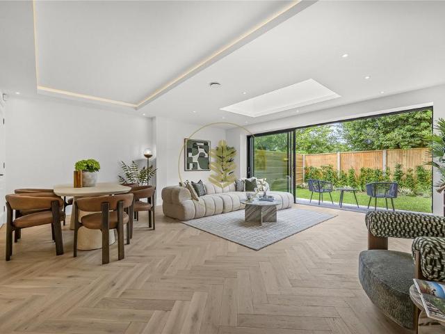 House for sale in Brondesbury, Greater London