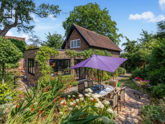 House for sale in Harrow Weald, Greater London