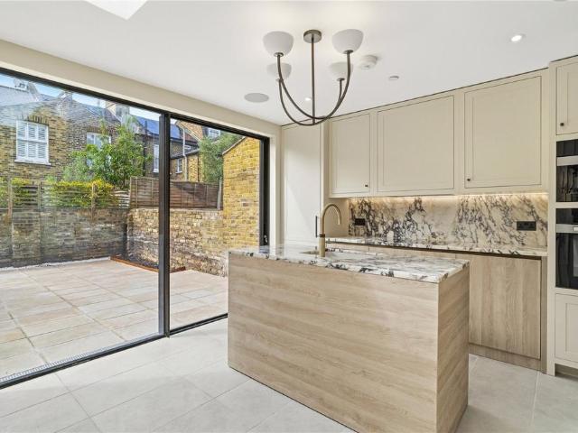 House for sale in Clapham Junction, Greater London