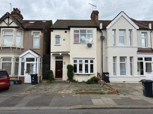 House for sale in Seven Kings, Greater London