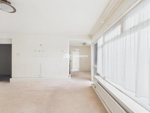 House for sale in Little Stanmore, Greater London