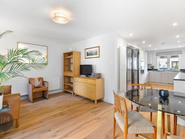 House for sale in Southfields, Greater London