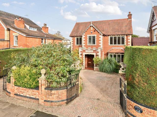 House for sale in Ewens Farm, Golden Valley