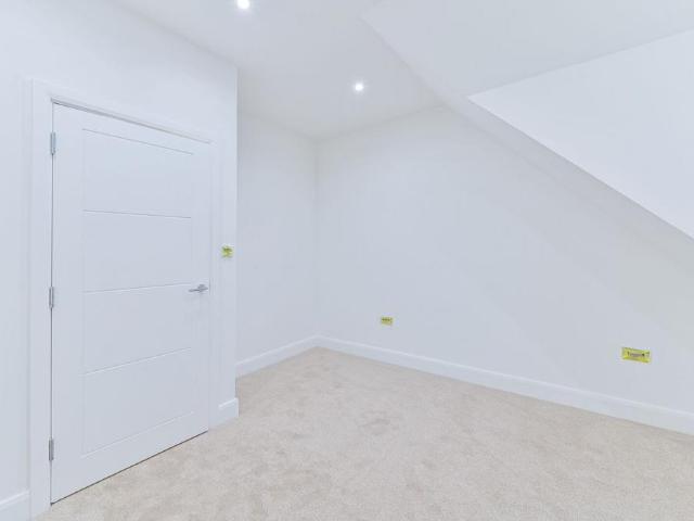 House for sale in London Borough of Croydon, Selsdon
