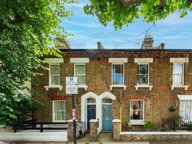 House for sale in Clapham Junction, Greater London