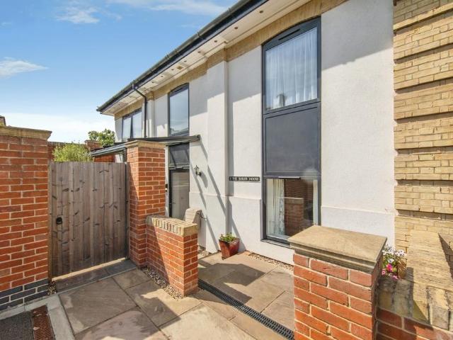 House for sale in California, Key Street