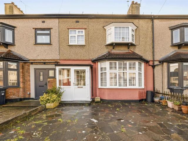House for sale in Newbury Park, Greater London