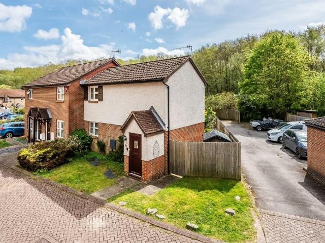 House for sale in Stonebridge, Pachesham Park