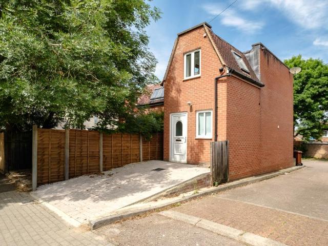 House for sale in Colney Hatch, Greater London