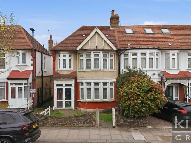 House for sale in Bowes, Greater London