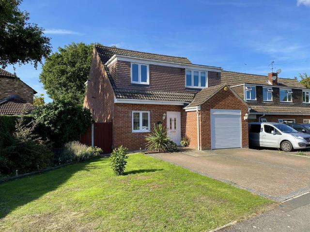 House for sale in Heol-las, Surrey