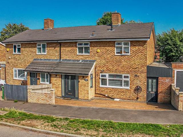 House for sale in Bennetts End, Pouchen End