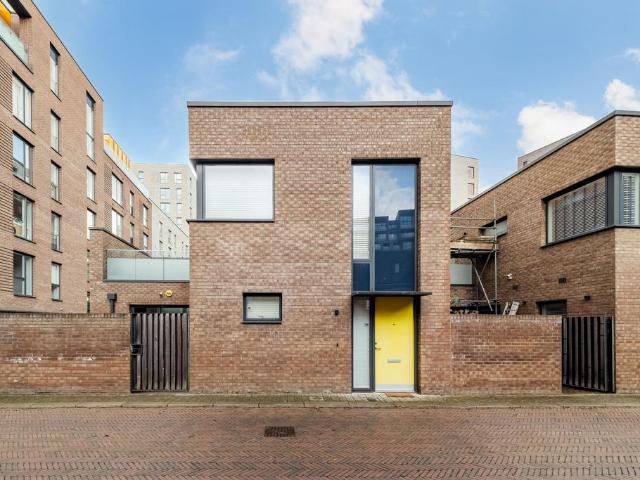 House for sale in East Greenwich, Greater London