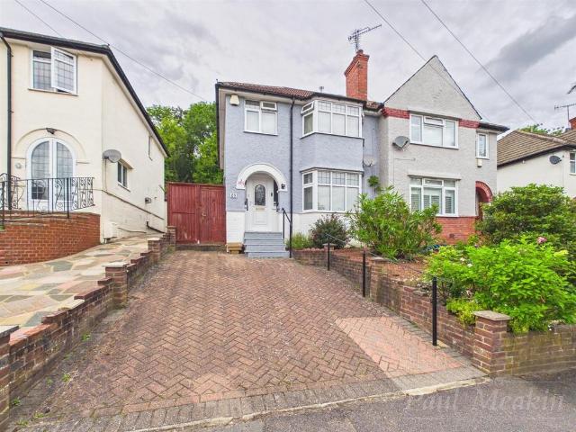House for sale in London Borough of Croydon, Selsdon