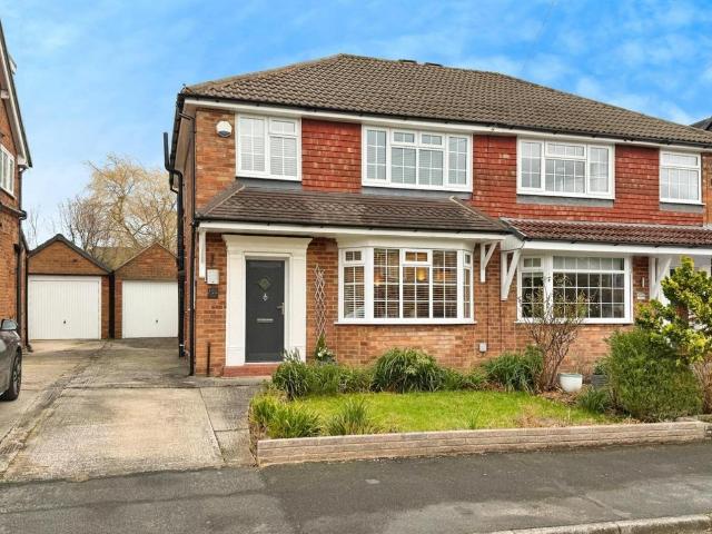 House for sale in Kitt's Moss, Bramhall