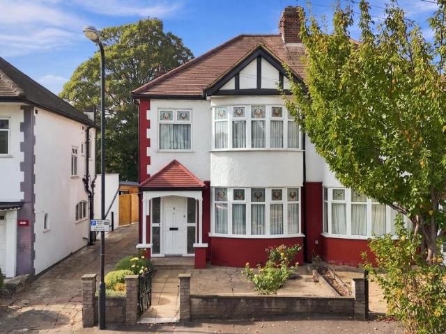 House for sale in Upper Walthamstow, Greater London