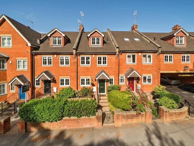 House for sale in Martin's Heron, Winkfield